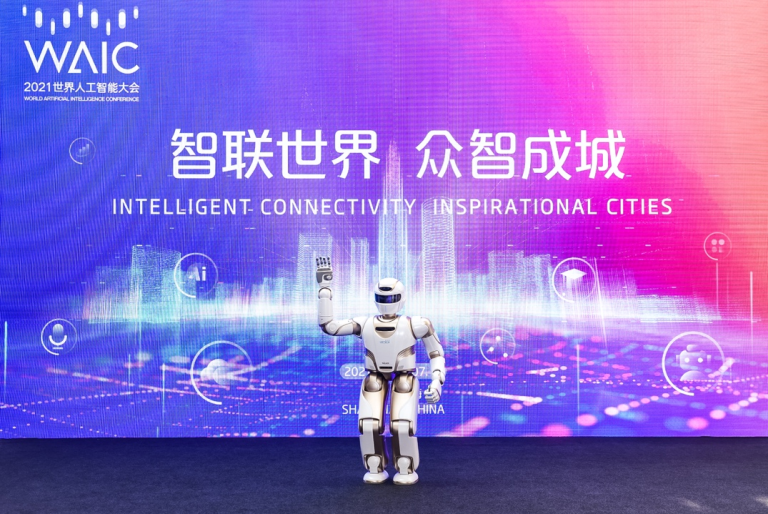 优必选再掀智能机器人风暴：1.3万订单背后，是破局还是深渊？