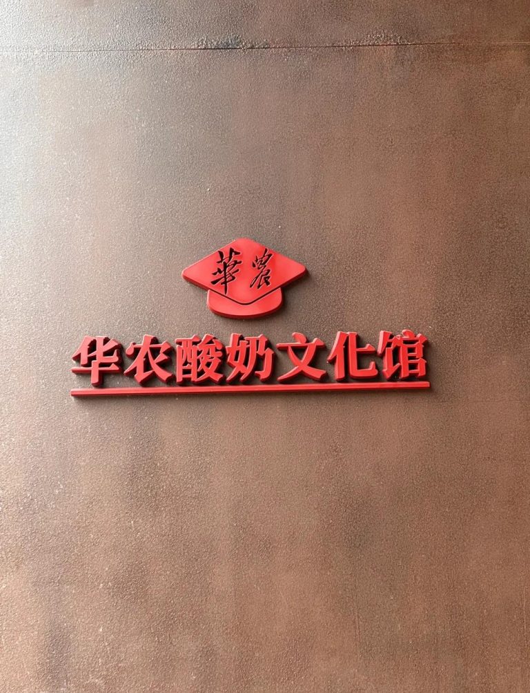 华南农业大学军训教开电动车：新风尚还是隐患？
