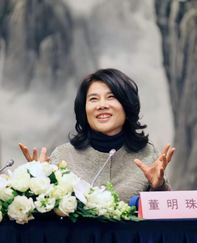董明珠卸任格力电商，72岁交棒背后的战略转向